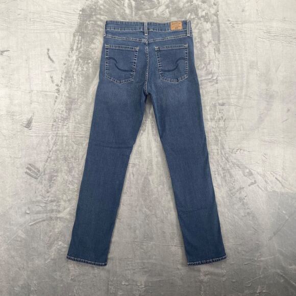Signature Levi Strauss Women's Straight Jeans Size 8M Dark Wash - Picture 2 of 10